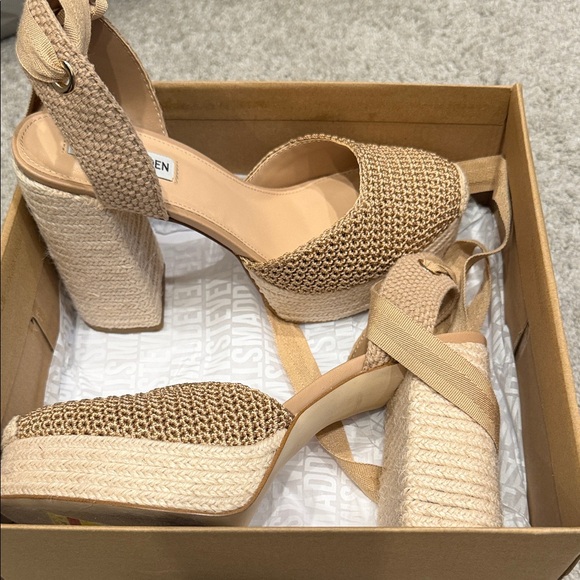 Steve Madden Tan and Cream Woven Platform Sandals - Picture 2 of 6